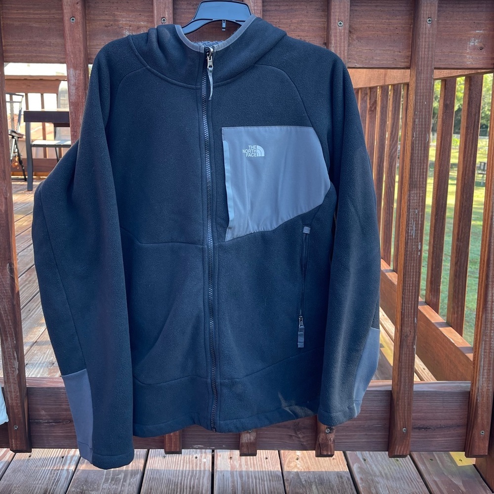 BOYS NORTH FACE JACKET